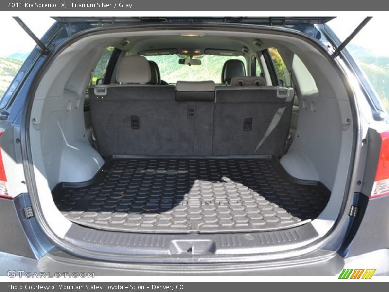 Titanium Silver / Gray 2011 Kia Sorento LX