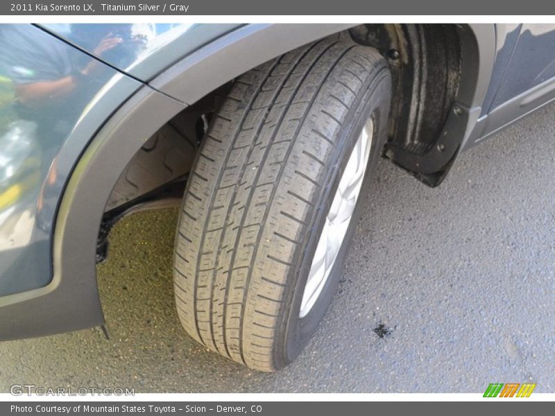 Titanium Silver / Gray 2011 Kia Sorento LX