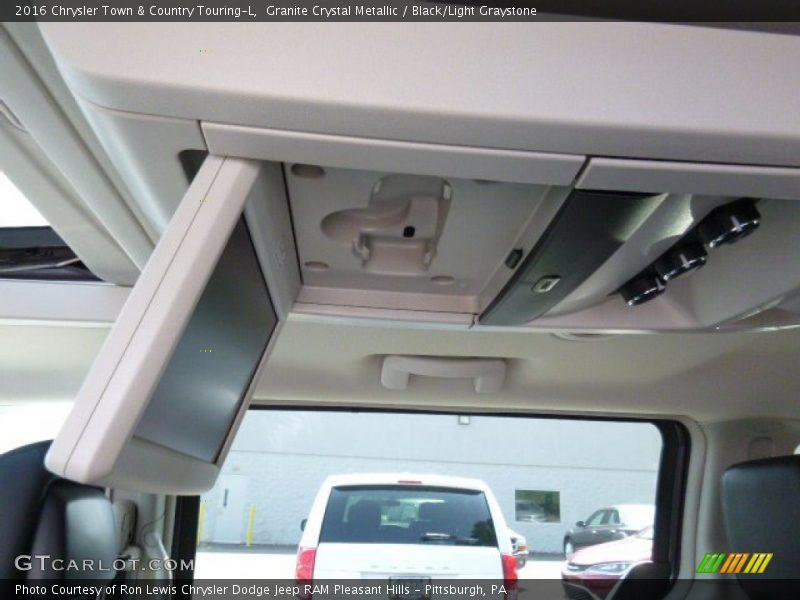 Granite Crystal Metallic / Black/Light Graystone 2016 Chrysler Town & Country Touring-L