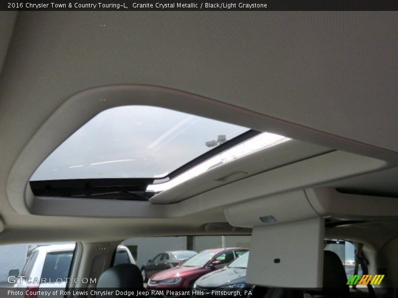 Granite Crystal Metallic / Black/Light Graystone 2016 Chrysler Town & Country Touring-L