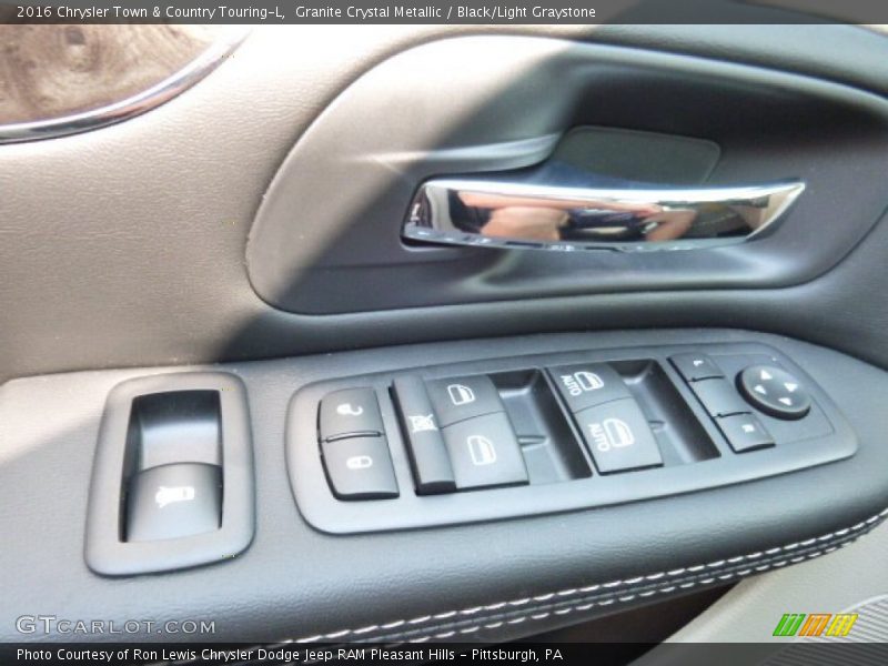 Granite Crystal Metallic / Black/Light Graystone 2016 Chrysler Town & Country Touring-L