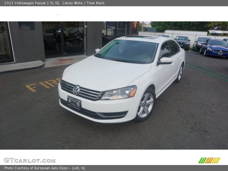 Candy White / Titan Black 2013 Volkswagen Passat 2.5L SE