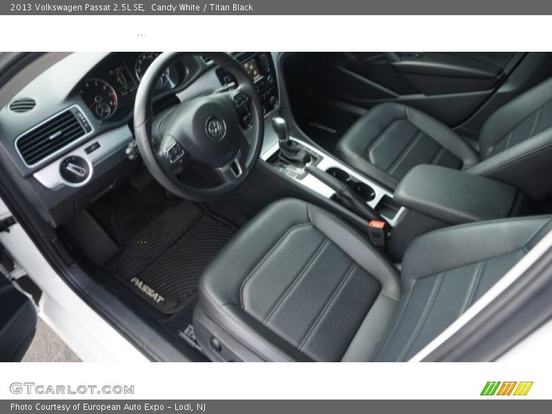 Candy White / Titan Black 2013 Volkswagen Passat 2.5L SE