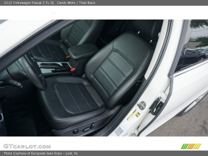 Candy White / Titan Black 2013 Volkswagen Passat 2.5L SE