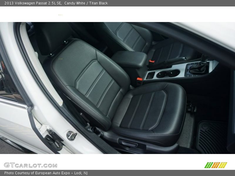 Candy White / Titan Black 2013 Volkswagen Passat 2.5L SE