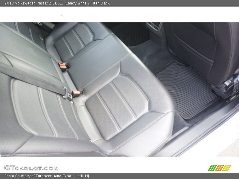 Candy White / Titan Black 2013 Volkswagen Passat 2.5L SE