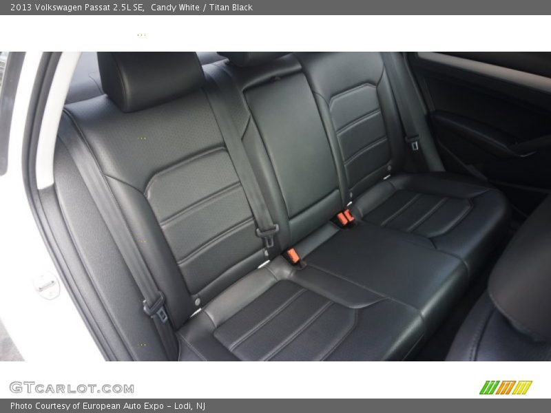 Candy White / Titan Black 2013 Volkswagen Passat 2.5L SE