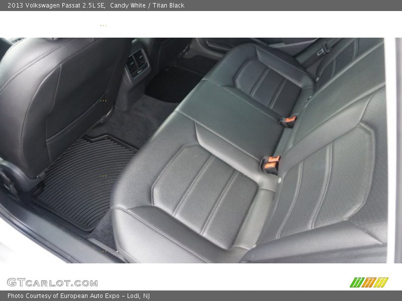 Candy White / Titan Black 2013 Volkswagen Passat 2.5L SE