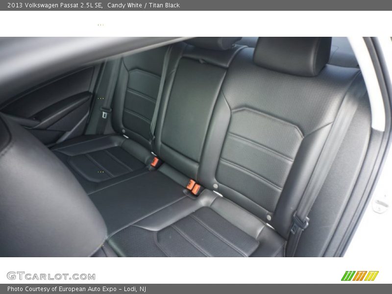 Candy White / Titan Black 2013 Volkswagen Passat 2.5L SE