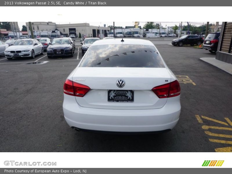 Candy White / Titan Black 2013 Volkswagen Passat 2.5L SE
