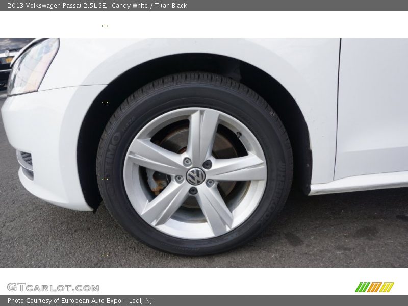 Candy White / Titan Black 2013 Volkswagen Passat 2.5L SE