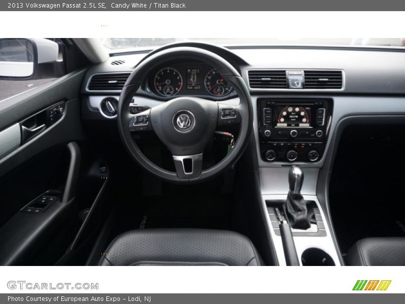 Candy White / Titan Black 2013 Volkswagen Passat 2.5L SE