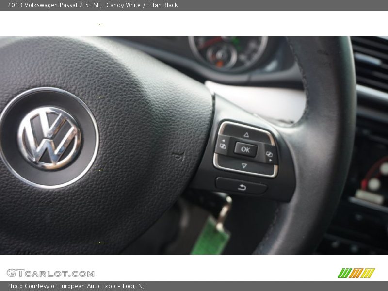 Candy White / Titan Black 2013 Volkswagen Passat 2.5L SE