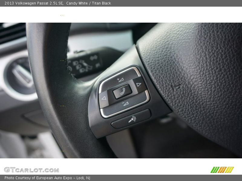 Candy White / Titan Black 2013 Volkswagen Passat 2.5L SE
