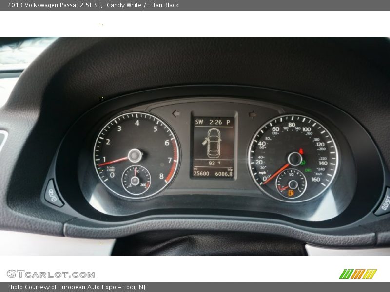Candy White / Titan Black 2013 Volkswagen Passat 2.5L SE