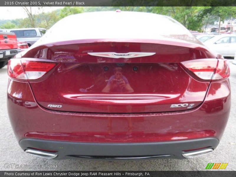 Velvet Red Pearl / Black 2016 Chrysler 200 S