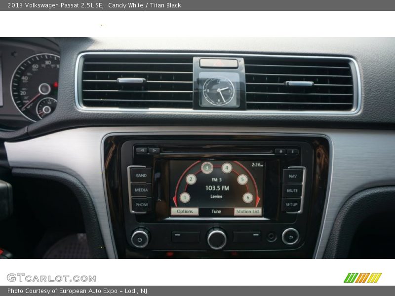 Candy White / Titan Black 2013 Volkswagen Passat 2.5L SE