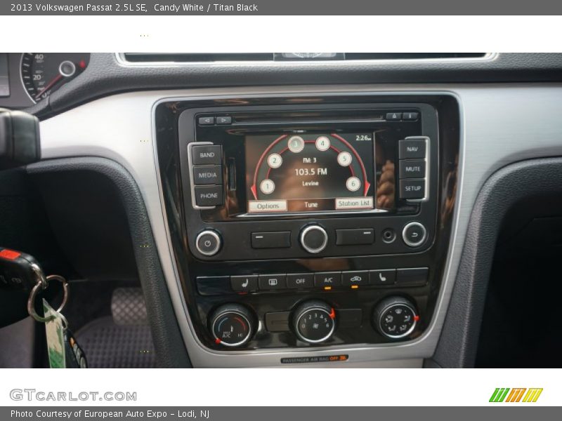 Candy White / Titan Black 2013 Volkswagen Passat 2.5L SE