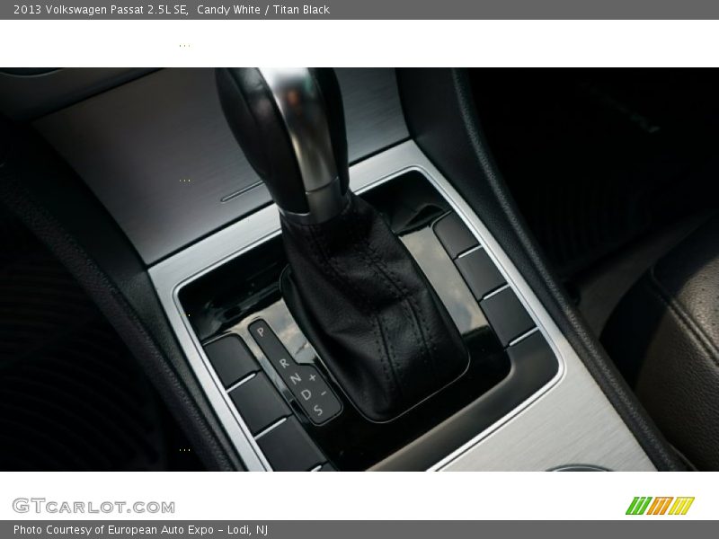 Candy White / Titan Black 2013 Volkswagen Passat 2.5L SE