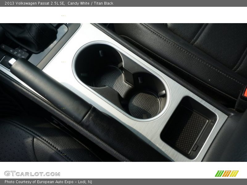 Candy White / Titan Black 2013 Volkswagen Passat 2.5L SE