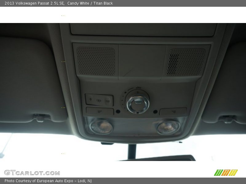 Candy White / Titan Black 2013 Volkswagen Passat 2.5L SE