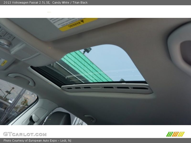 Candy White / Titan Black 2013 Volkswagen Passat 2.5L SE