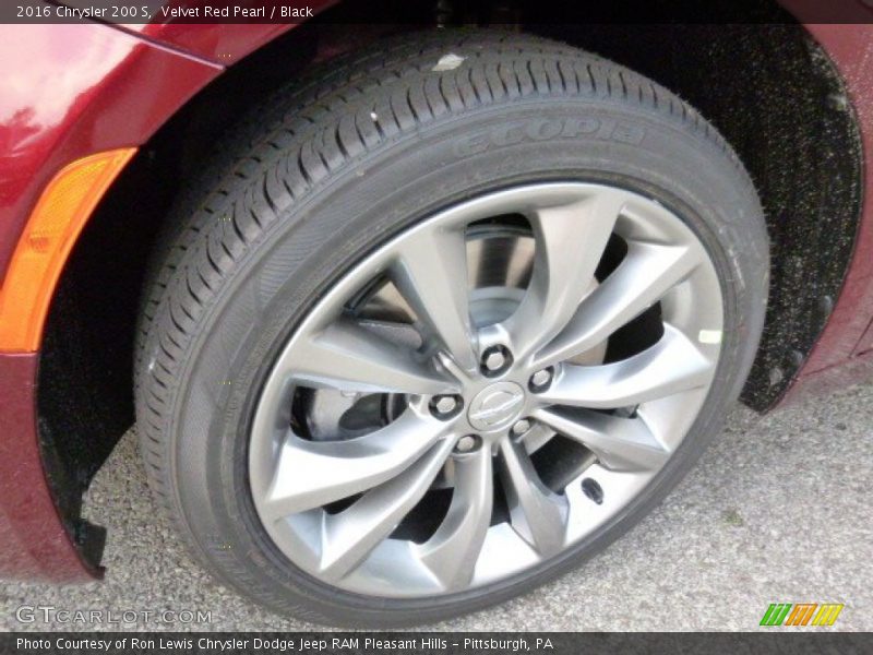 Velvet Red Pearl / Black 2016 Chrysler 200 S