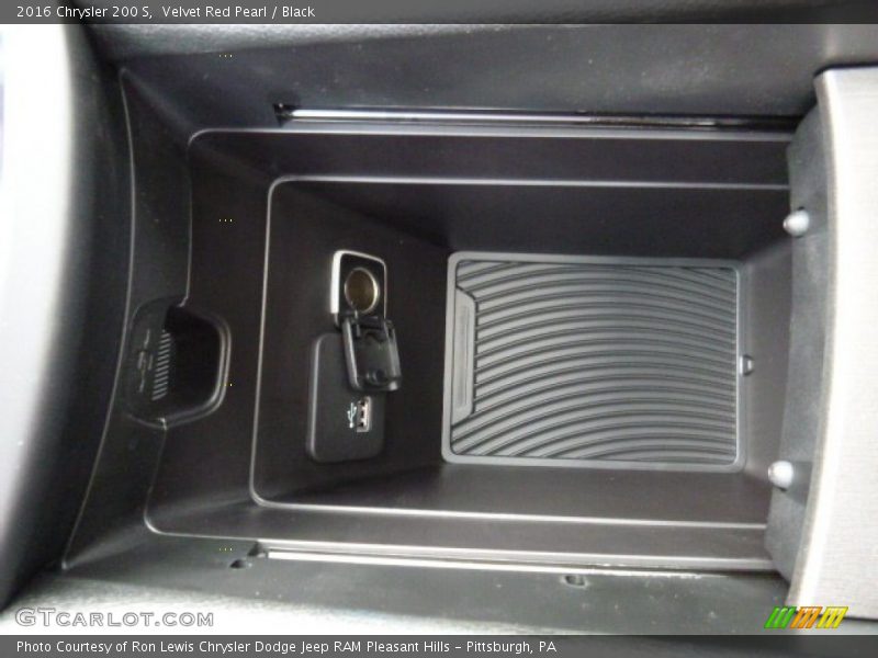 Velvet Red Pearl / Black 2016 Chrysler 200 S