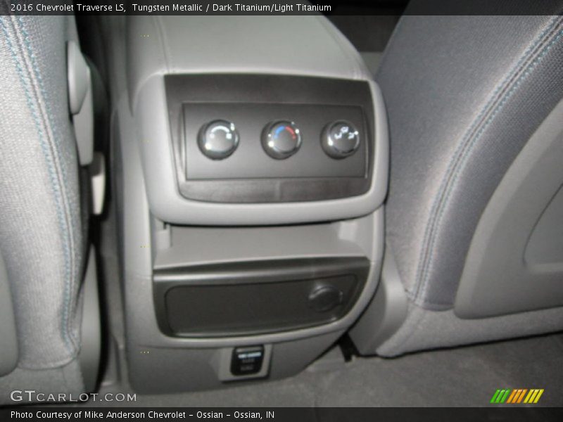 Tungsten Metallic / Dark Titanium/Light Titanium 2016 Chevrolet Traverse LS