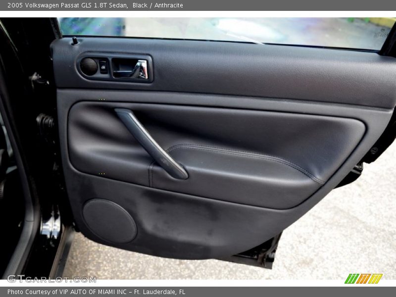 Black / Anthracite 2005 Volkswagen Passat GLS 1.8T Sedan