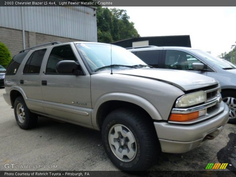 Front 3/4 View of 2003 Blazer LS 4x4