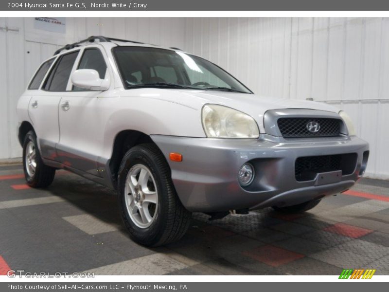 Front 3/4 View of 2004 Santa Fe GLS