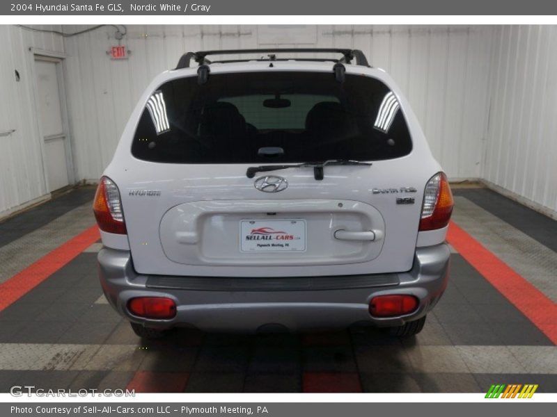 Nordic White / Gray 2004 Hyundai Santa Fe GLS