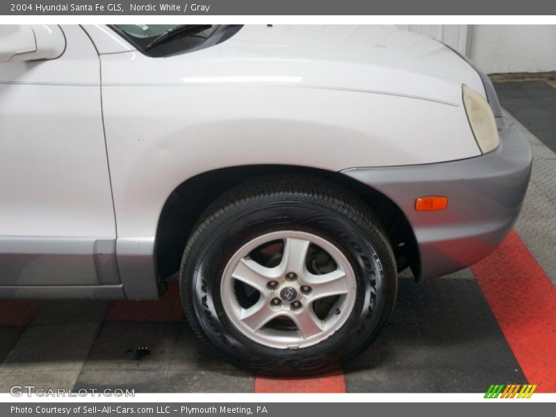 Nordic White / Gray 2004 Hyundai Santa Fe GLS