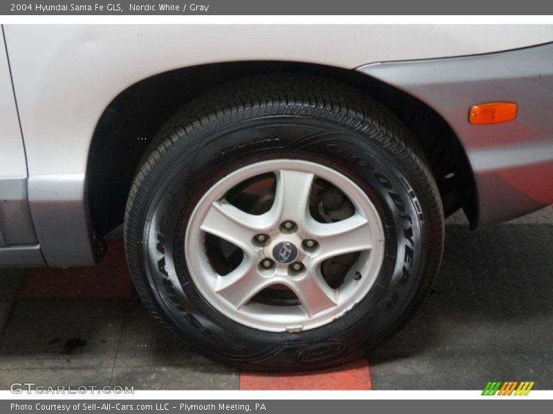 Nordic White / Gray 2004 Hyundai Santa Fe GLS