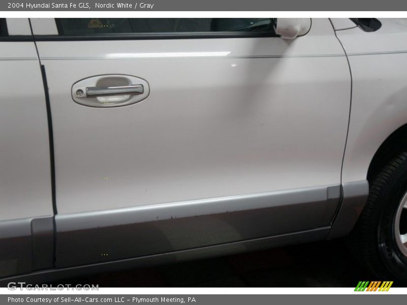 Nordic White / Gray 2004 Hyundai Santa Fe GLS