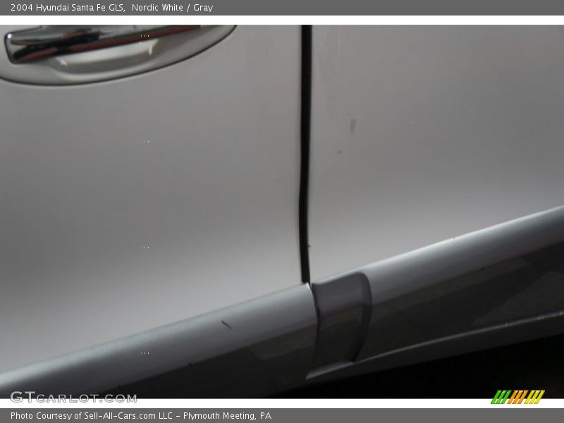 Nordic White / Gray 2004 Hyundai Santa Fe GLS
