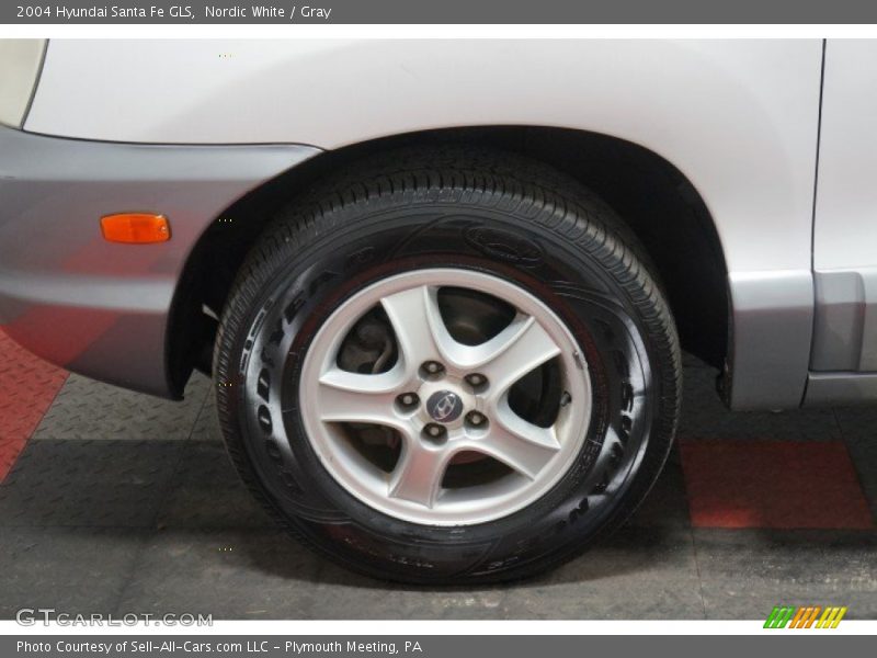 Nordic White / Gray 2004 Hyundai Santa Fe GLS