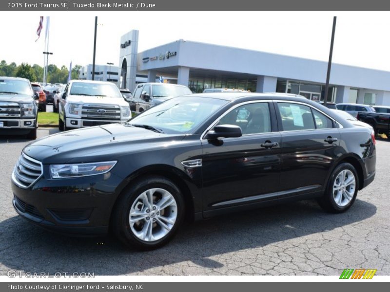 Tuxedo Black Metallic / Dune 2015 Ford Taurus SE