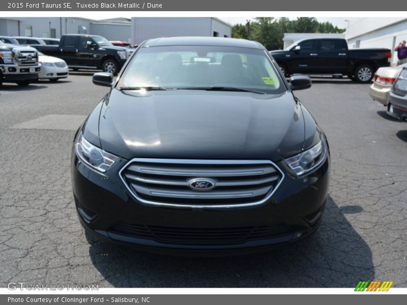Tuxedo Black Metallic / Dune 2015 Ford Taurus SE
