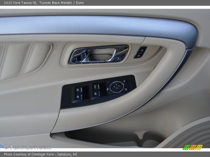 Tuxedo Black Metallic / Dune 2015 Ford Taurus SE