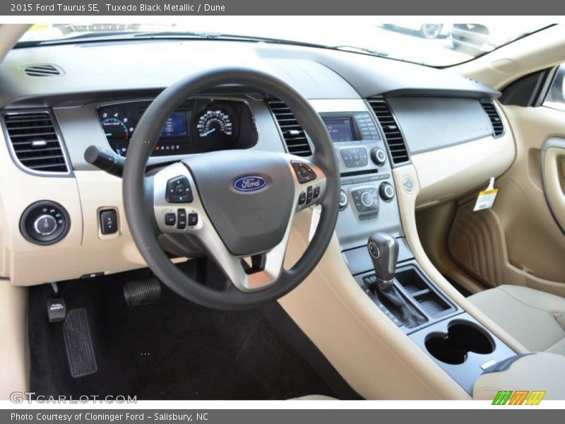 Tuxedo Black Metallic / Dune 2015 Ford Taurus SE