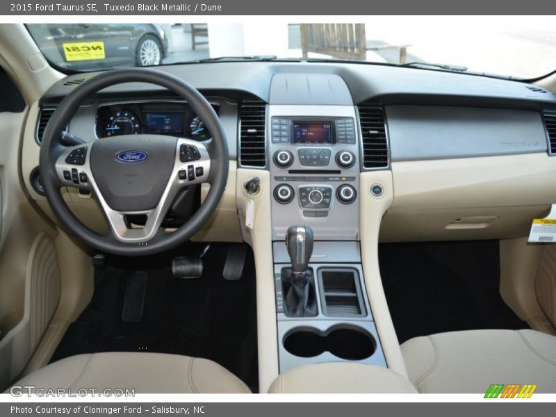 Tuxedo Black Metallic / Dune 2015 Ford Taurus SE