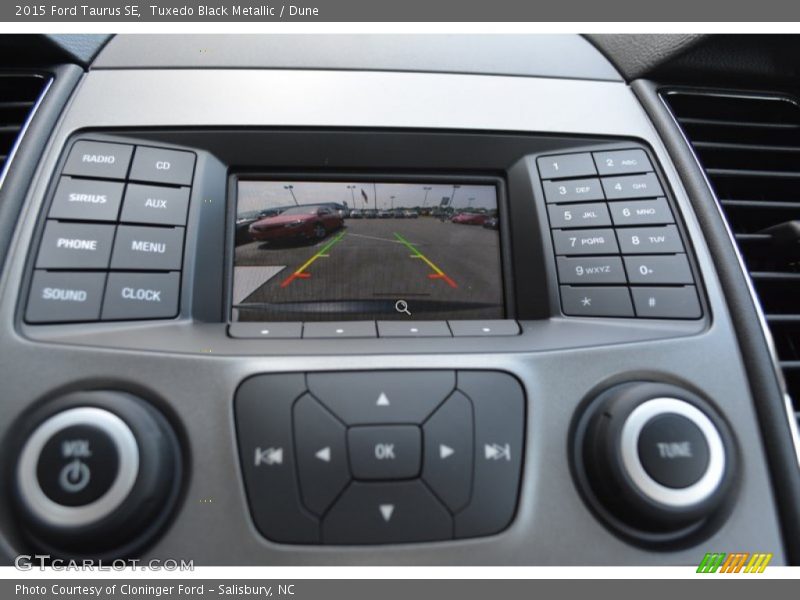 Tuxedo Black Metallic / Dune 2015 Ford Taurus SE