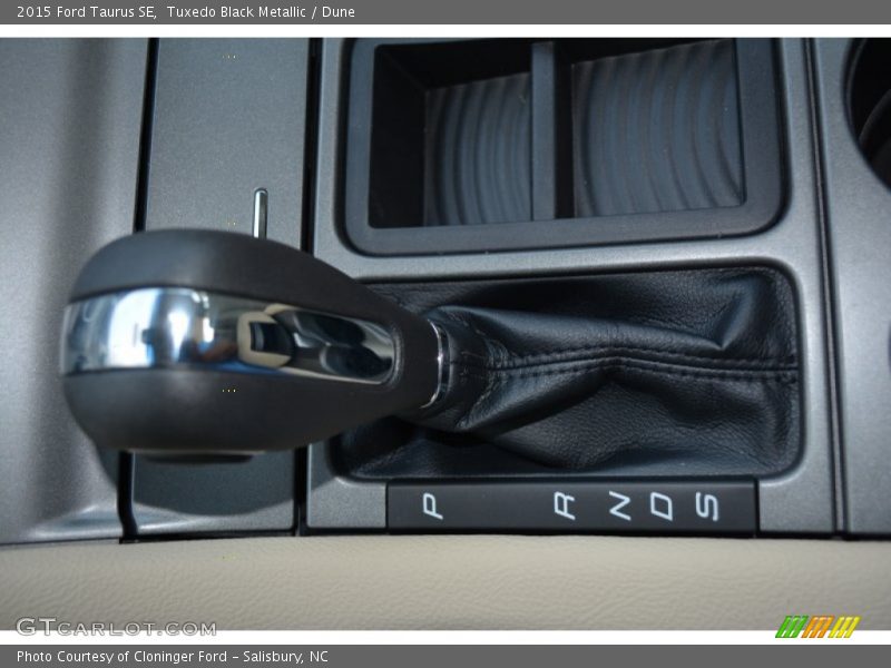 Tuxedo Black Metallic / Dune 2015 Ford Taurus SE