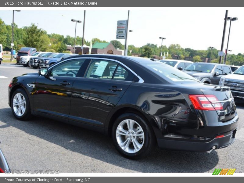 Tuxedo Black Metallic / Dune 2015 Ford Taurus SE