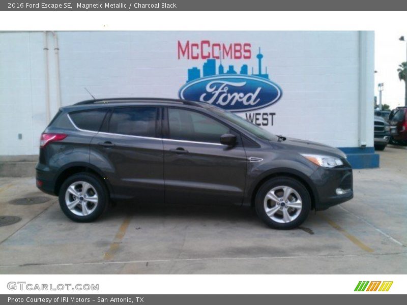 Magnetic Metallic / Charcoal Black 2016 Ford Escape SE