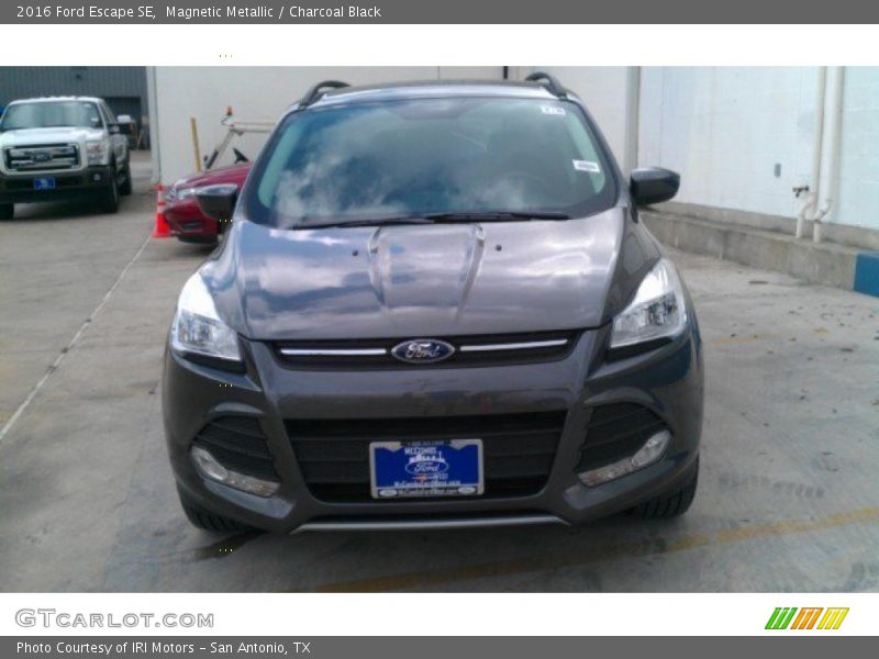 Magnetic Metallic / Charcoal Black 2016 Ford Escape SE