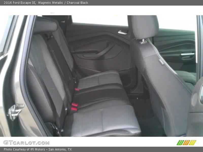 Magnetic Metallic / Charcoal Black 2016 Ford Escape SE