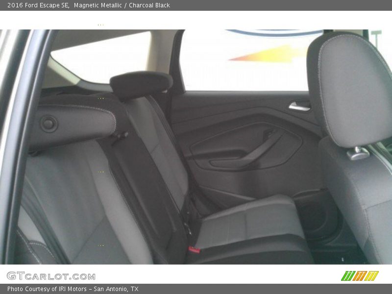 Magnetic Metallic / Charcoal Black 2016 Ford Escape SE